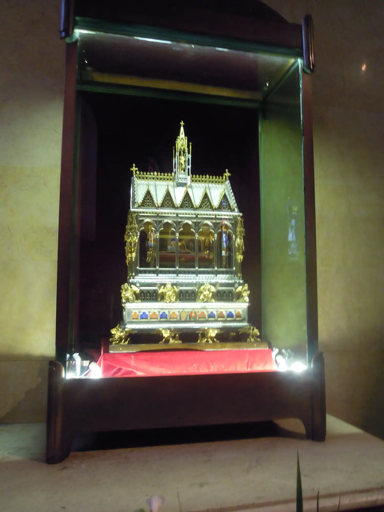 The neo-Gothic reliquary holding the Holy Right, the mummified right hand of King Stephen, lit inside its glass case