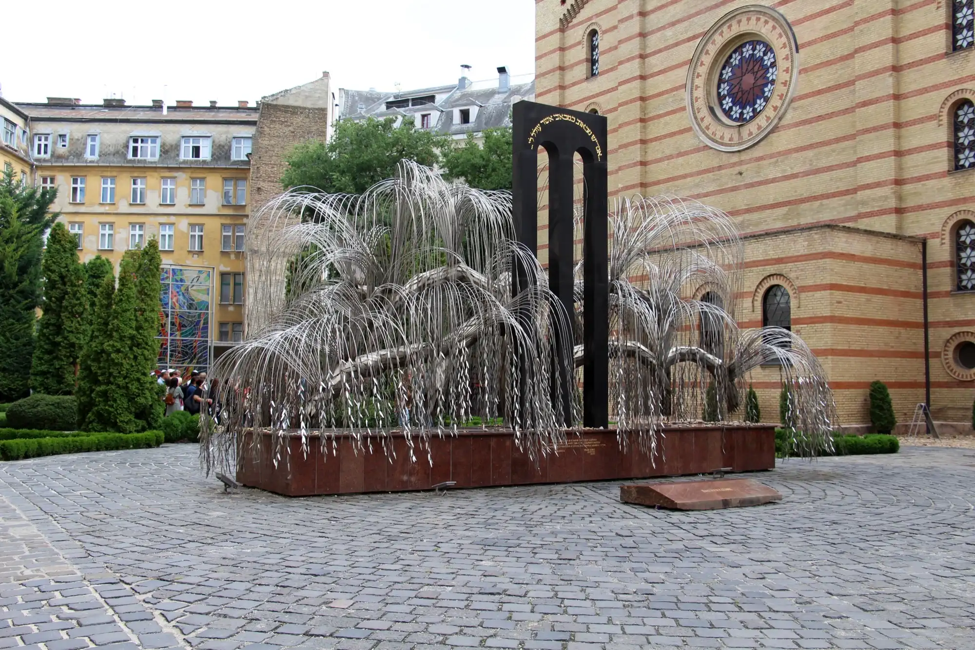 The Tree of Life memorial, a weeping willow in metal on a red granite base, in the courtyard behind the Dohány Street Synagogue