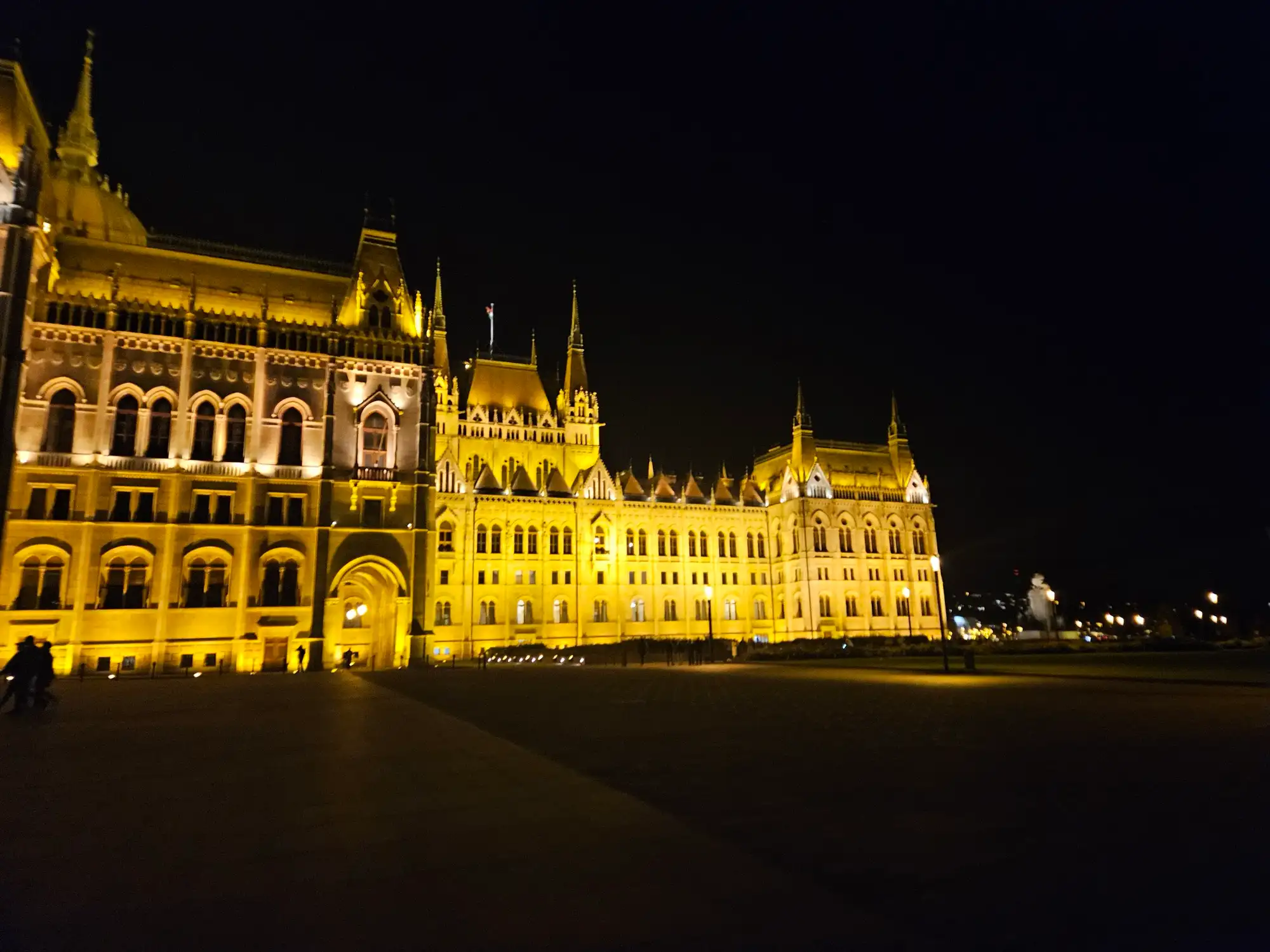 The floodlit Hungarian Parliament seen from Kossuth Lajos tér at night