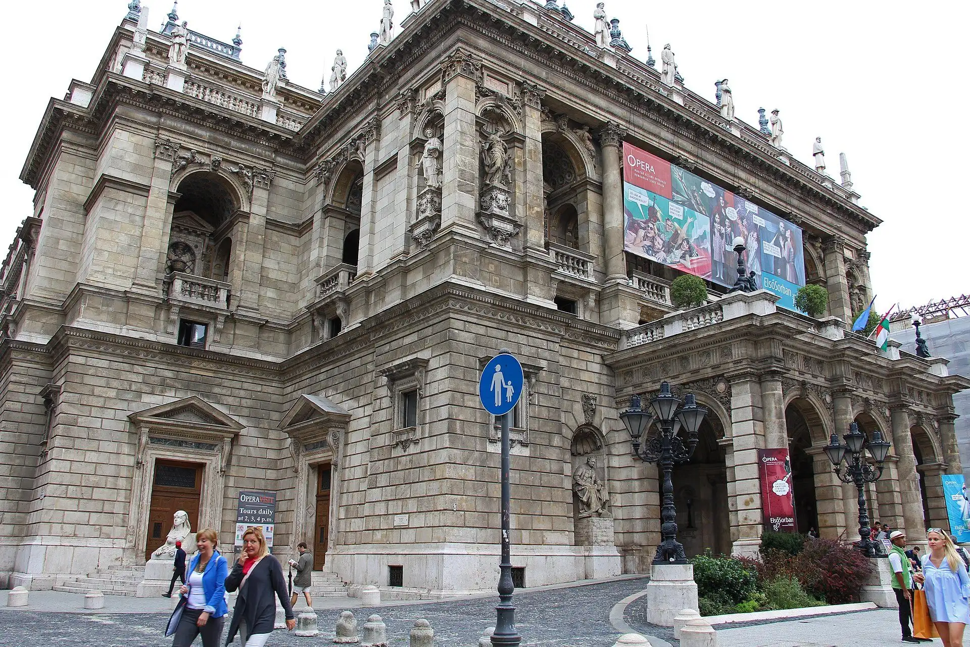 The arcaded main entrance of the Hungarian State Opera House seen from the Andrássy út pavement, with statues in the niches above