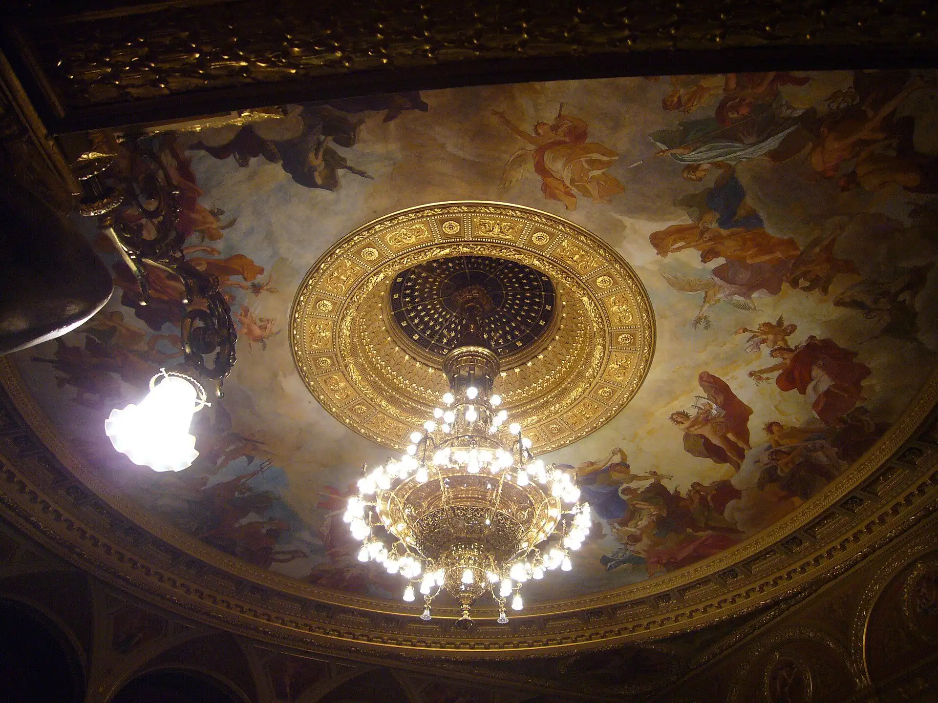 Károly Lotz's circular ceiling fresco The Apotheosis of Music, with the bronze chandelier hanging at its centre