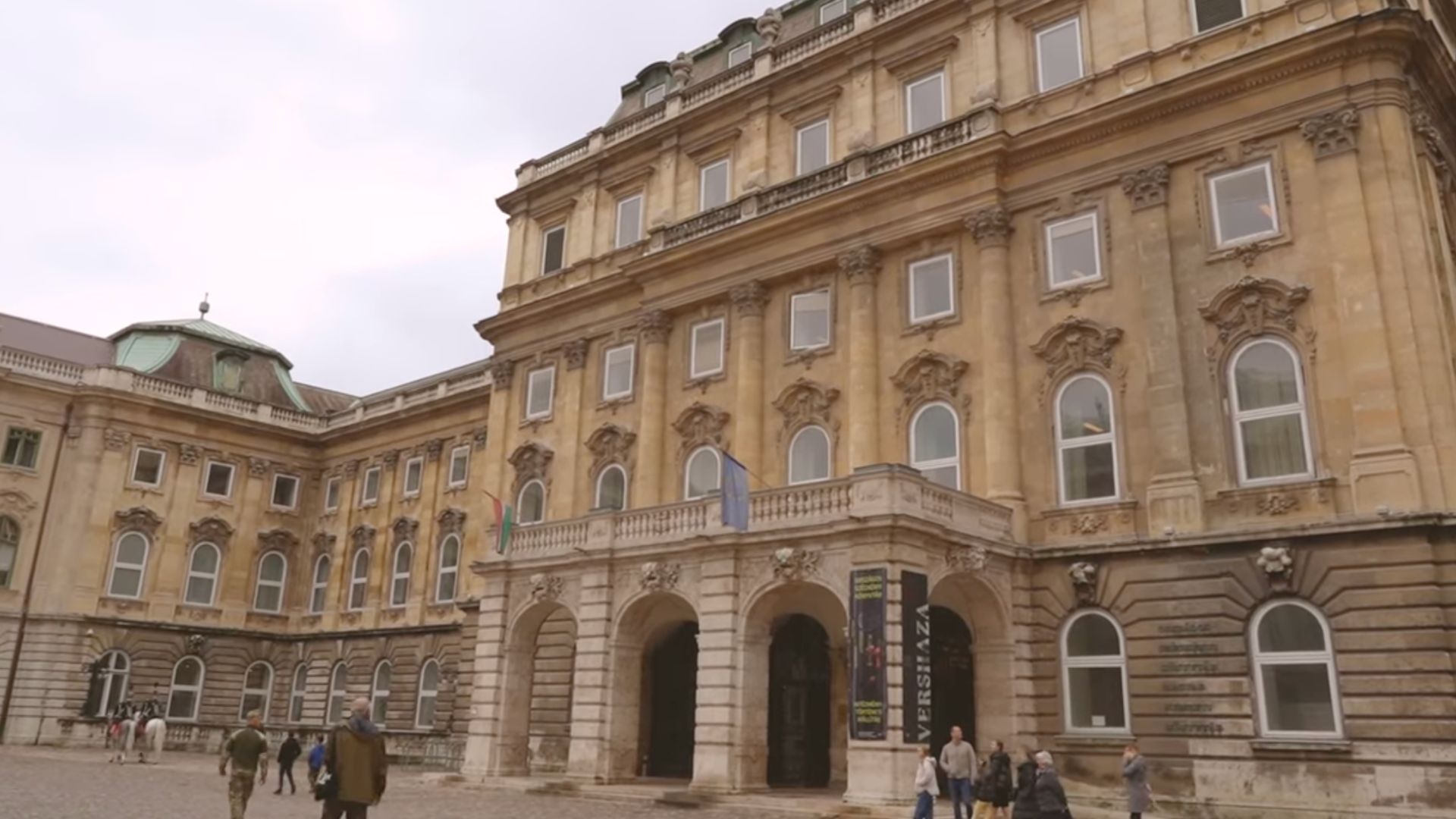 Main facade of the Buda Castle national gallery.